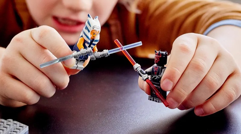 LEGO Star Wars 75310 Duel On Mandalore Featured 2