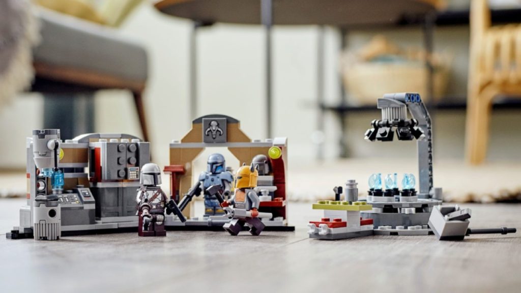 LEGO Star Wars 75319 Lo stile di vita della fucina mandaloriana degli armaioli 1 in primo piano ridimensionato