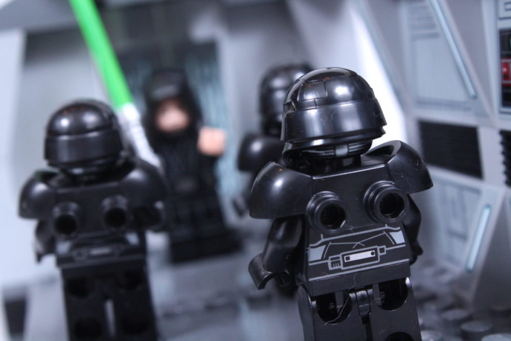 LEGO Star Wars 75324 Dark Trooper Attack review 8