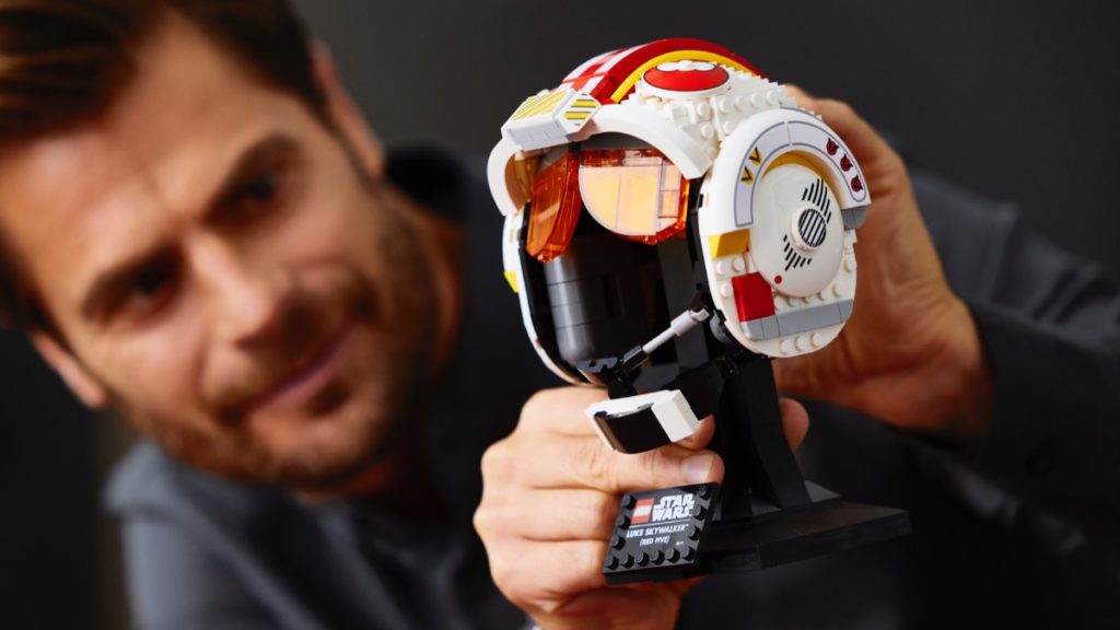 LEGO Star Wars 75327 Luke Skywalker Red Five Helmet featured 1