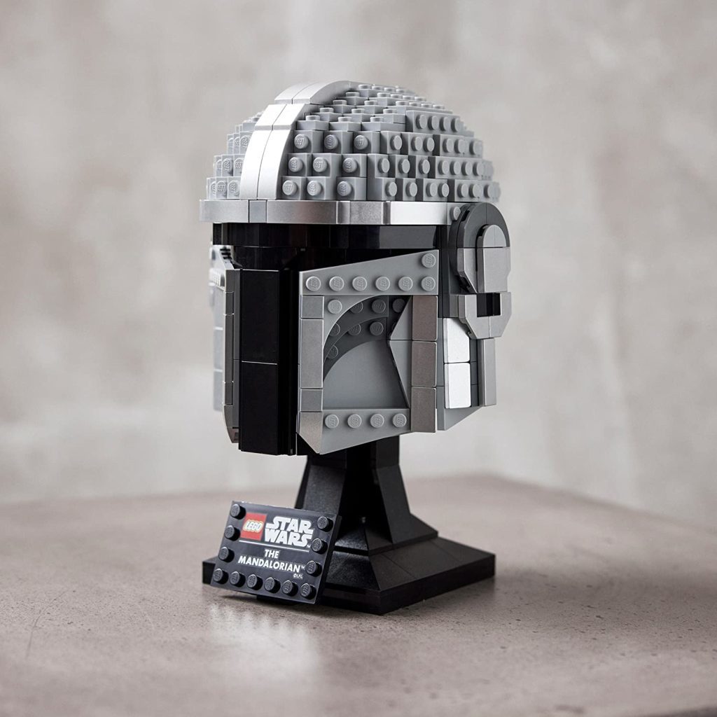 LEGO Star Wars 75328 Mandalorian Helmet lifestyle 1