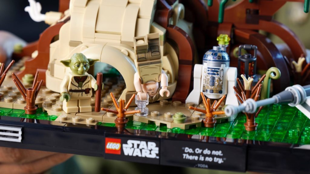 LEGO Star Wars 75330 Ensemble de diorama Dagobah Jedi Training présenté 02