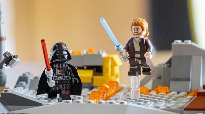 LEGO Star Wars 75334 Obi Wan Kenobi contre Darth Vador en vedette