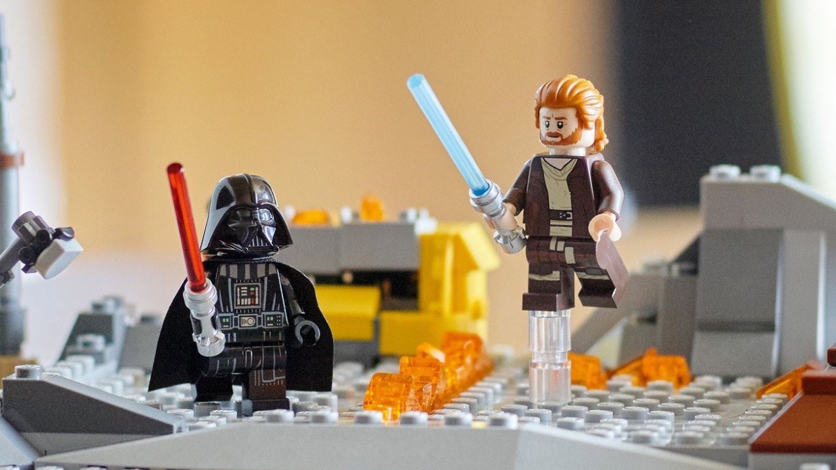 LEGO 'took a chance' on Obi-Wan Kenobi vs. Darth Vader