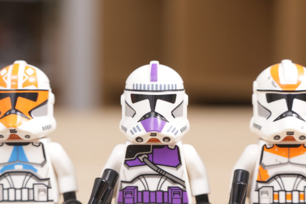 LEGO Star Wars 75337 AT TE Walker 212th 501st Ahsoka 187th Legion Clone Trooper comparison 4