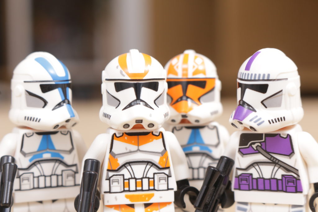 LEGO Star Wars 75337 AT TE Walker 212th 501st Ahsoka 187th Legion Clone Trooper comparison 6