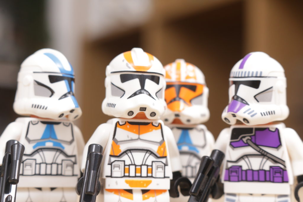 LEGO Star Wars 75337 AT TE Walker 212th 501st Ahsoka 187th Legion Clone Trooper comparison 6 alt