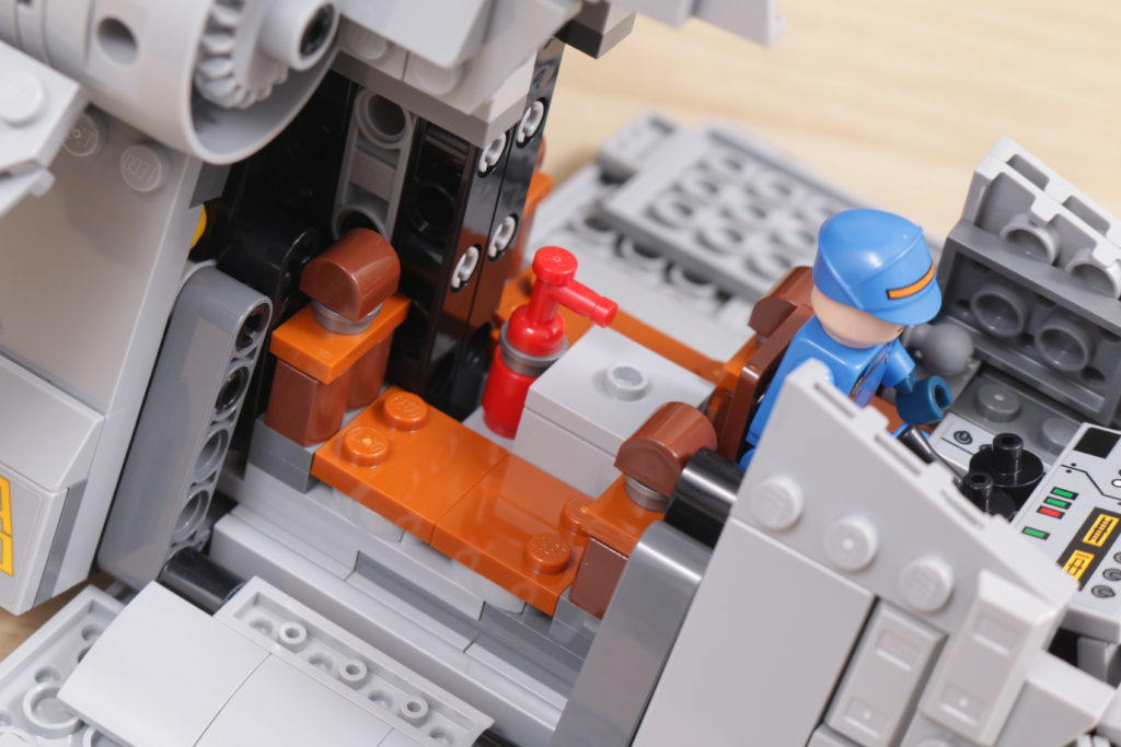 LEGO Star Wars 75338 Ambush on Ferrix review 12