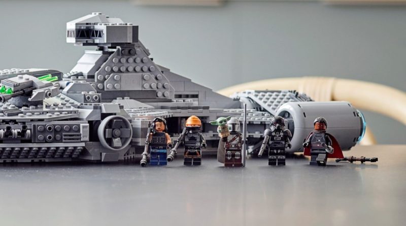 LEGO Star Wars Le minifigure dell'Incrociatore leggero imperiale Mandalorian 75315 sono state ridimensionate in primo piano