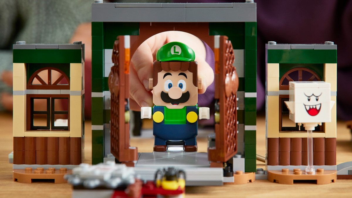 LEGO Super Mario 71399 Luigis Mansion Entryway Expansion Set Lifestyle Featured