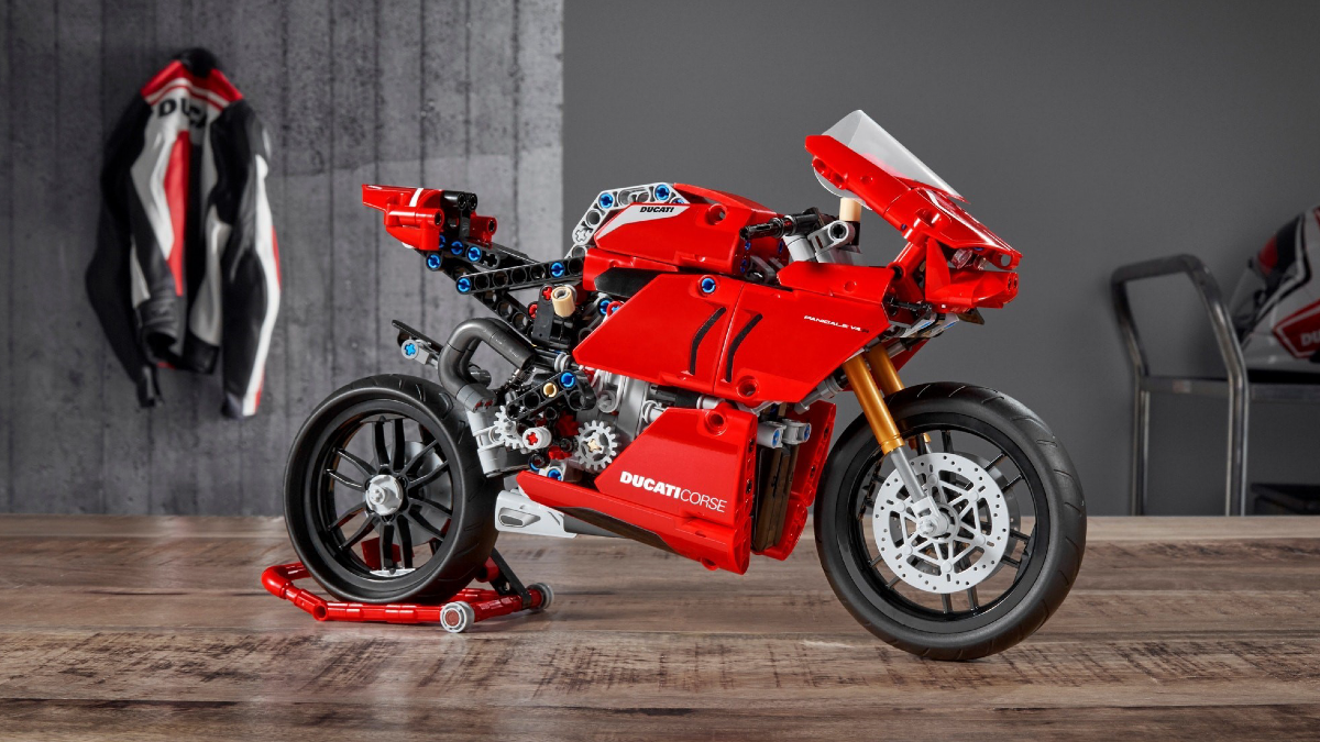 LEGO Technic 42107 Ducati Panigale V4 R Featured Resized