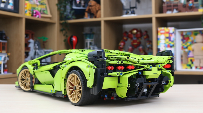LEGO Technic 42115 Lamborghini Sian FKP 37 five things title