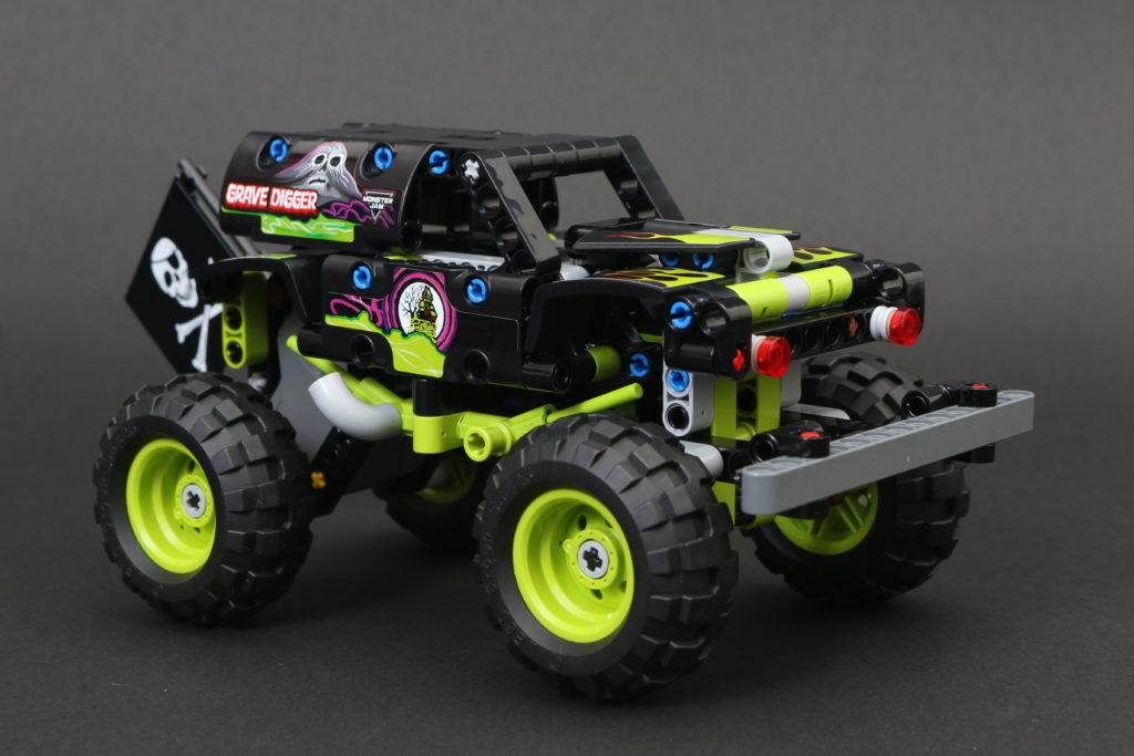 LEGO Technic 42118 Monster Jam Grave Digger review 1