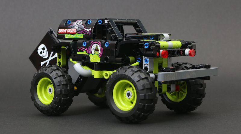 LEGO Technic 42118 Monster Jam Grave Digger review