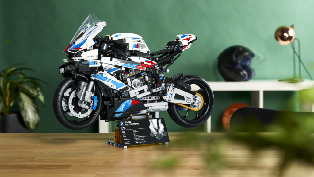 LEGO Technic 42130 BMW M 1000 RR 8