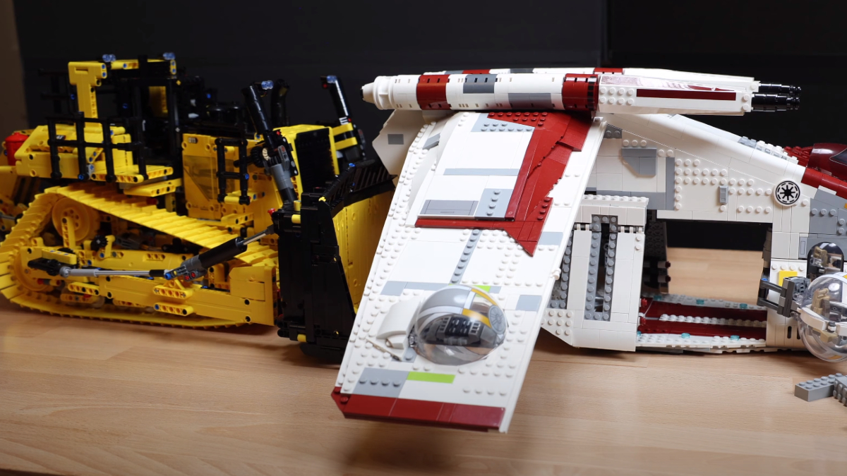 LEGO Technic 42131 CAT D11T Bulldozer First Look Featured