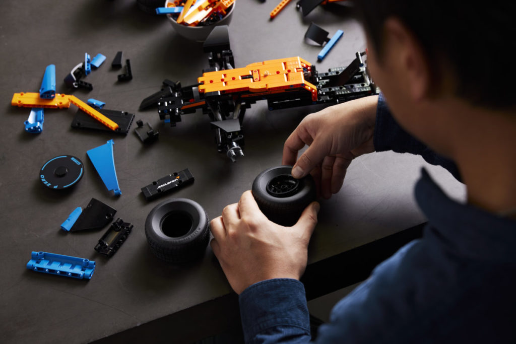 LEGO Technic 42141 McLaren Formula 1 Race Car 14