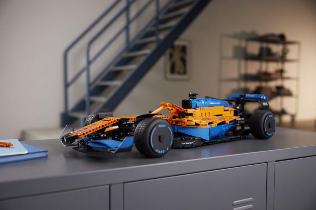 LEGO Technic 42141 McLaren Formula 1 Race Car 17