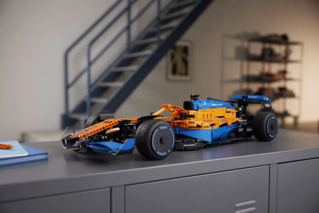 LEGO Technic 42141 McLaren Formula 1 Race Car 17