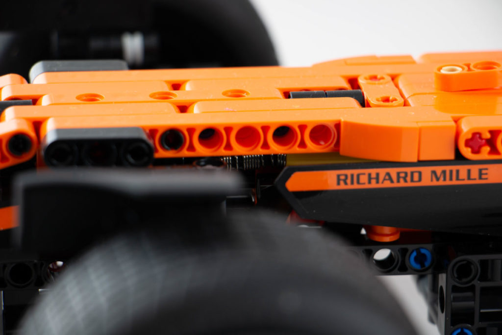 LEGO Technic 42141 McLaren Formula 1 Race Car review 15