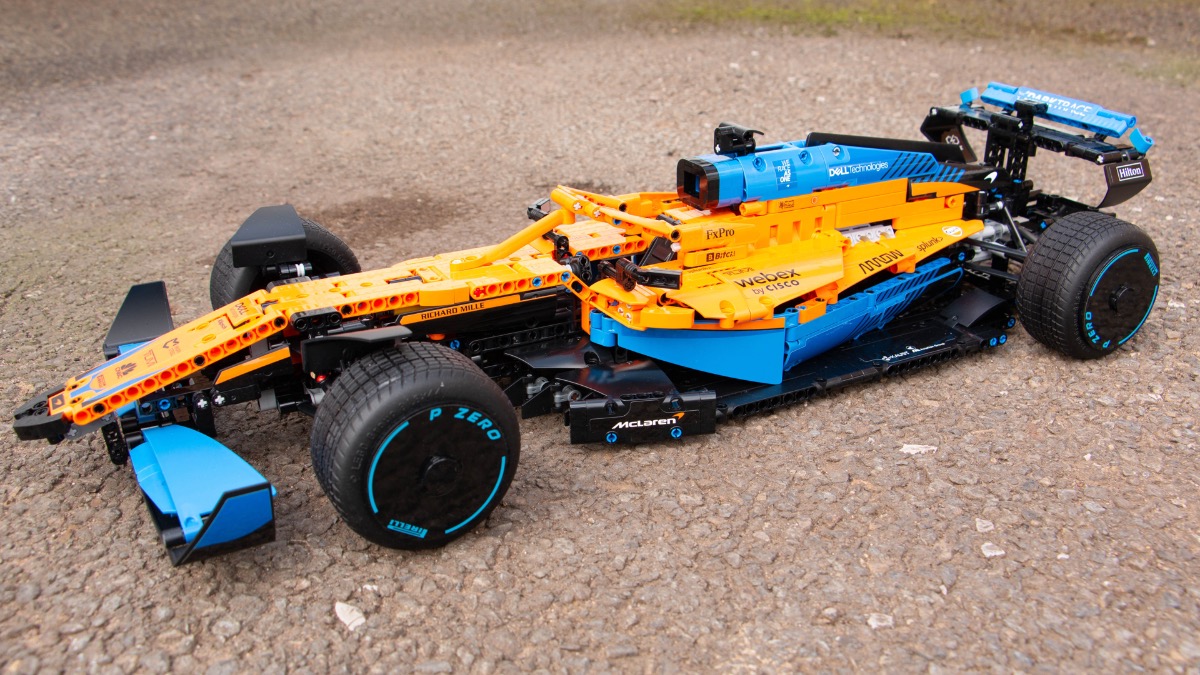 LEGO Technic 42141 McLaren Formula 1 Race Car complete review