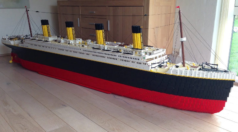 LEGO Titanic მოდელი გამოირჩევა