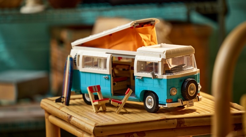 LEGO for Adults 10279 Volkswagen T2 Camper Van featured 6