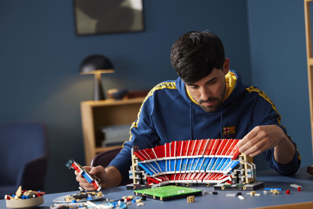 LEGO for Adults 10284 FC Barcelona Camp Nou 28