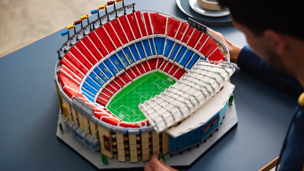 LEGO for Adults 10284 FC Barcelona Camp Nou featured 4