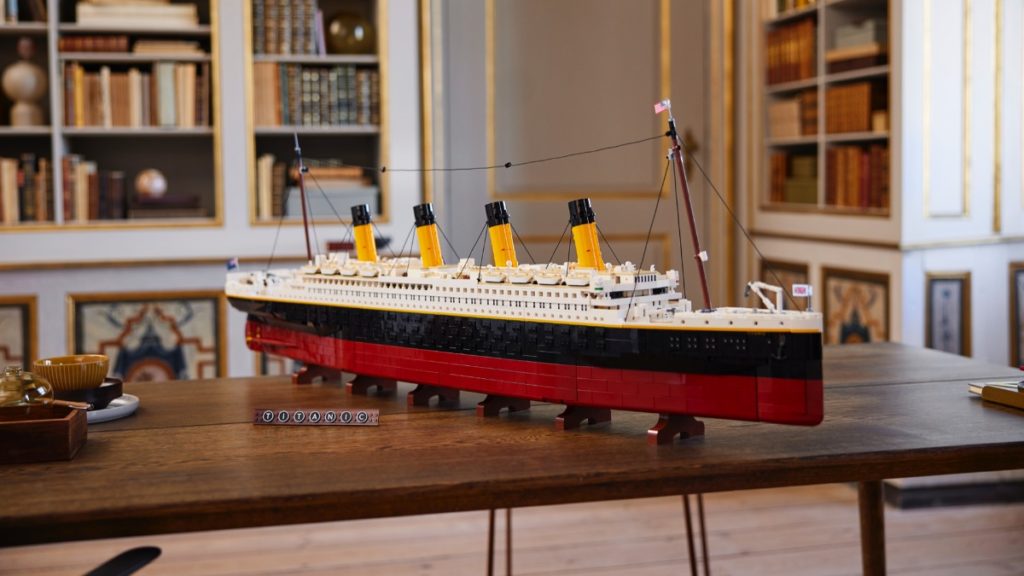 LEGO per adulti 10294 Titanic in primo piano 3