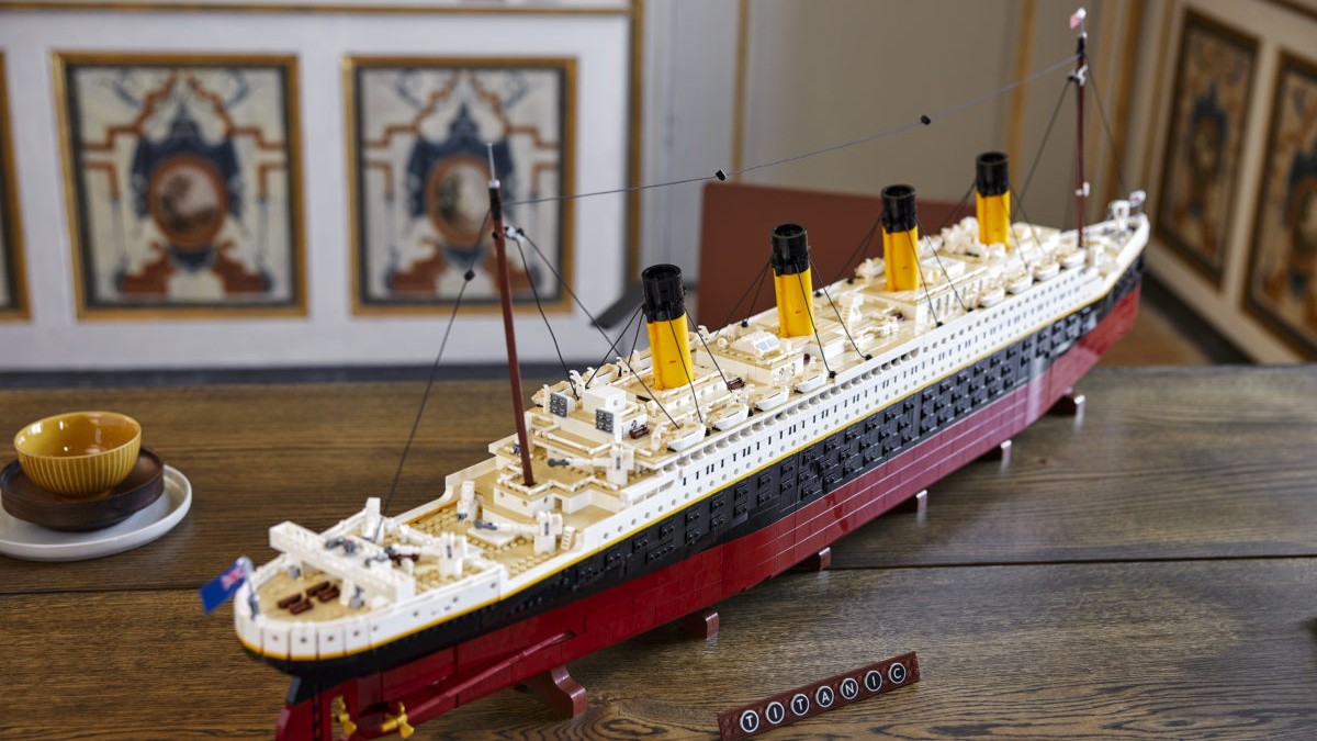 LEGO For Adults 10294 Titanic Lifestyle Table Featured