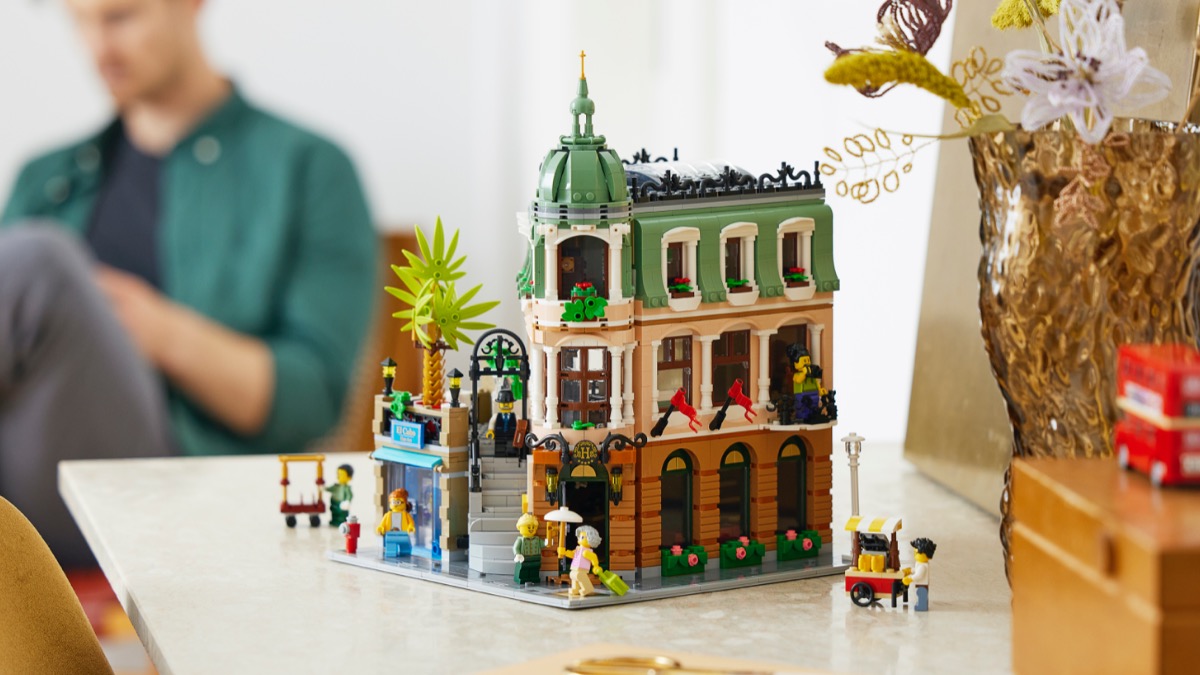 LEGO for Grown ups 10297 Boutique Resort officially uncovered