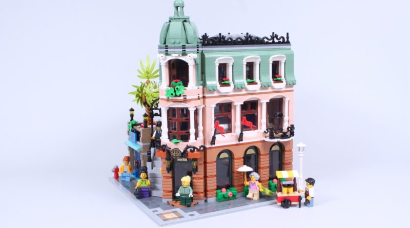 LEGO per adulti 10297 Boutique Hotel recensione in primo piano