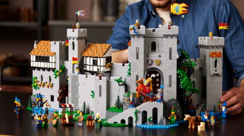 LEGO အိုင်ကွန်များ 10305 လူနေမှုပုံစံကို အသားပေးထားသည်။