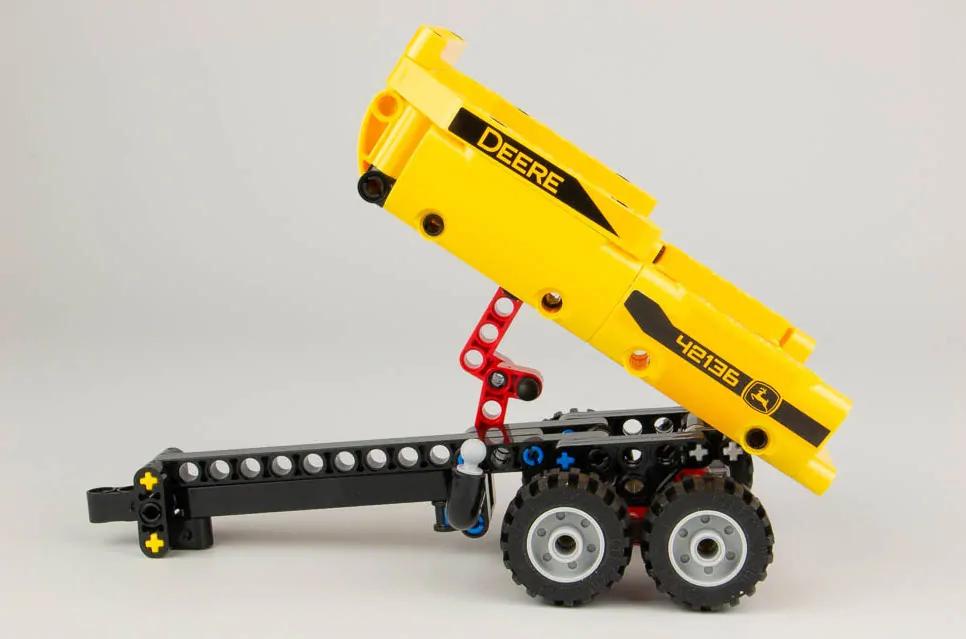 LEGO Technic 42136 John Deere 9620R 4WD Tractor full review