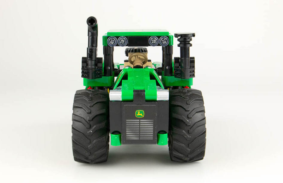 LEGO Technic 42136 John Deere 9620R 4WD Tractor 3