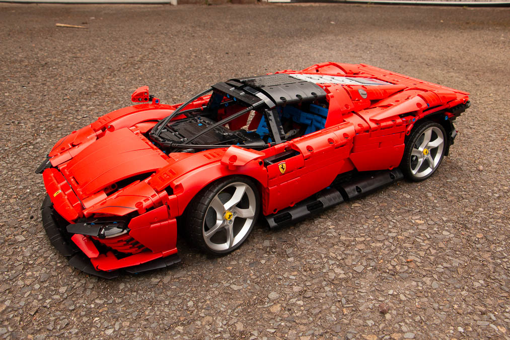 LEGO Technic 42143 Ferrari Daytona SP3 1