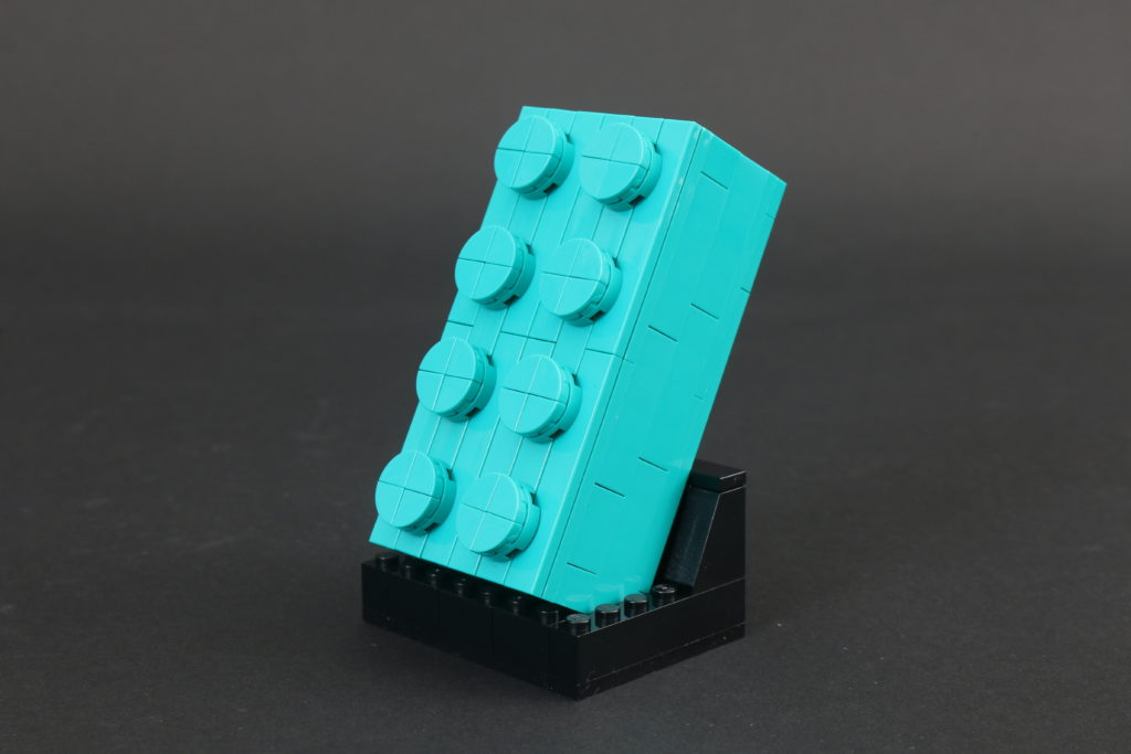 VIP Weekend LEGO 5006291 2×4 Teal Brick review 1