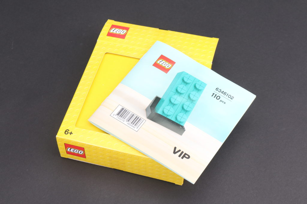 VIP Weekend LEGO 5006291 2×4 Teal Brick review 10