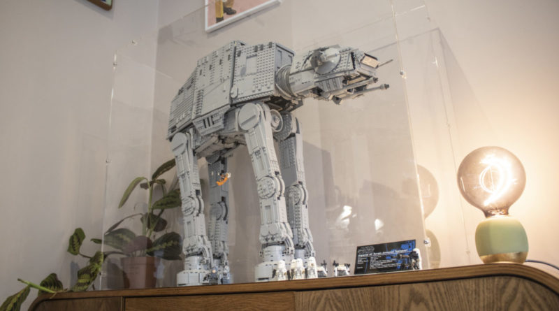 iDislayit LEGO Star Wars 75313 Ultimate Collectors Series AT AT 15